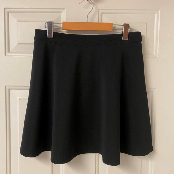 Romeo and Juliet Couture Black Skirt Medium - Picture 1 of 7